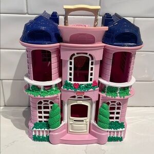 Fisher-Price Sweet Streets Victorian Townhouse with accessories and dolls